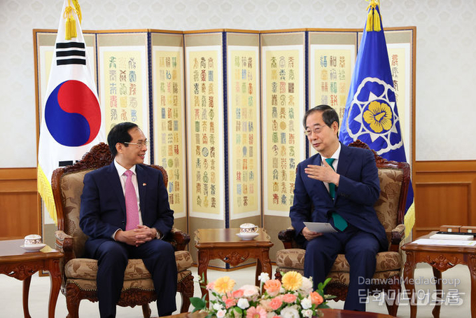 Prime Minister Han meets with Vietnamese Foreign Minister Son