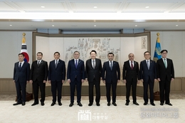 President Yoon receives delegates from 5 Central Asian countries